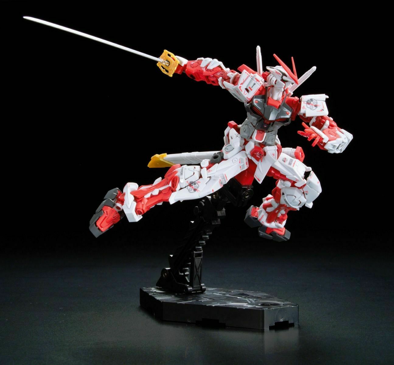 RG - MBF-P02 Gundam Astray Red Frame
