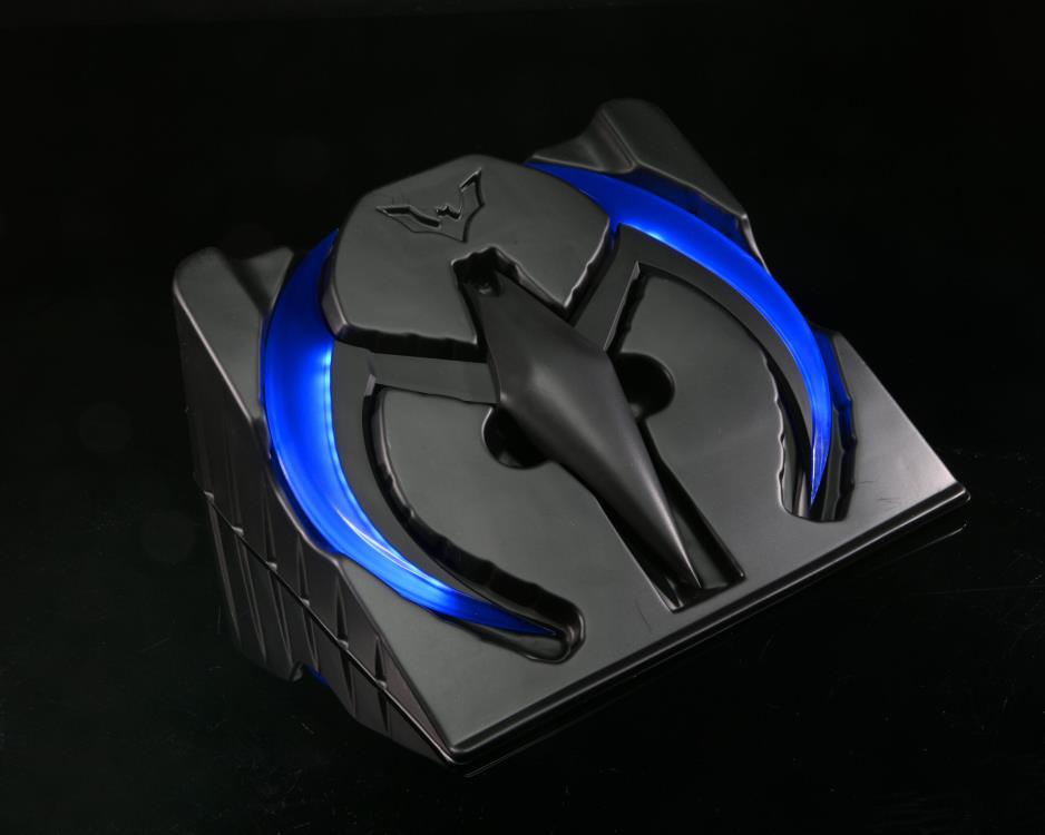 Neca - Batman Beyond - Blue Batarang with Lights Prop Replica