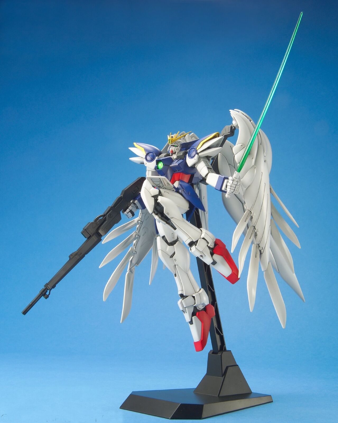 MG - XXXG-00W0 Wing Gundam Zero