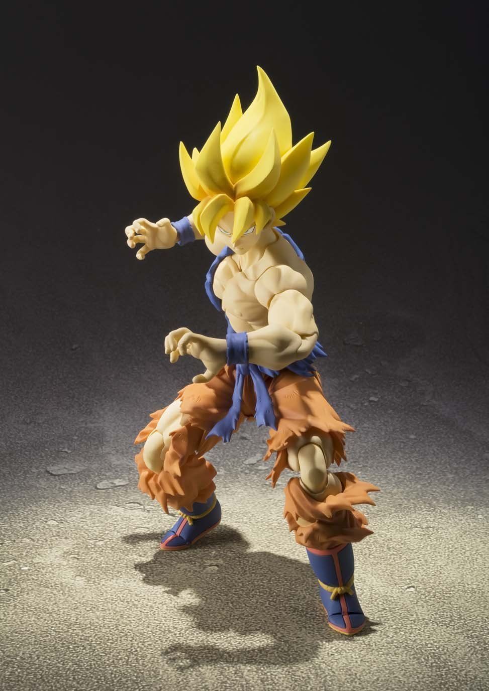 S.H. Figuarts - Dragon Ball - Super Saiyan Son Goku Awakening